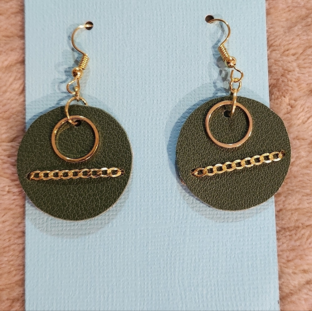 Elegant Green W/ Goldtone accents Earrings